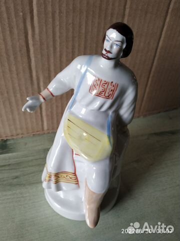 Статуэтка фарфоровая Гусляр