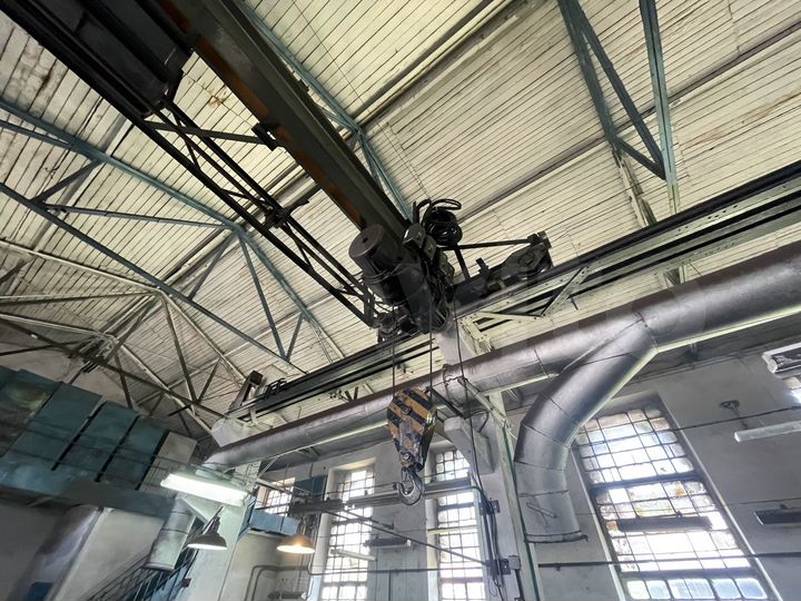 Цех со станками и кран-балкой, 447.9 м²