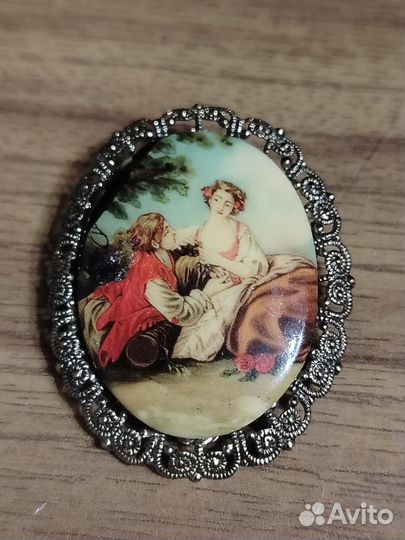 Брошь восточная Германия