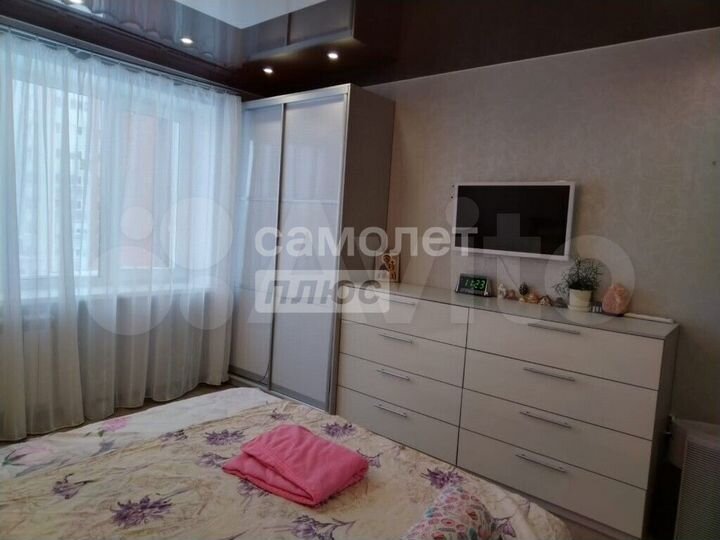 2-к. квартира, 74 м², 4/10 эт.