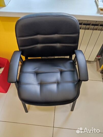 Офисное кожаное кресло