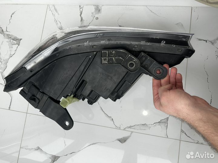 Фара передняя левая Genesis G 70