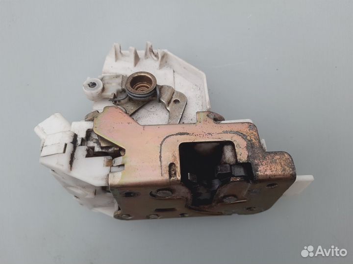 Замок двери передней правой Ford Mondeo 3