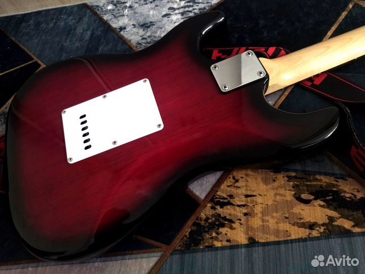 Электро-гитара stratocaster