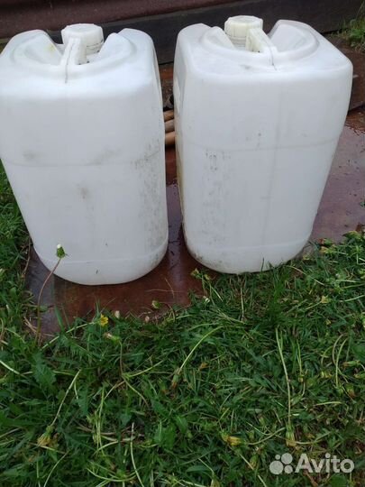 Канистры пластиковые на 31 л