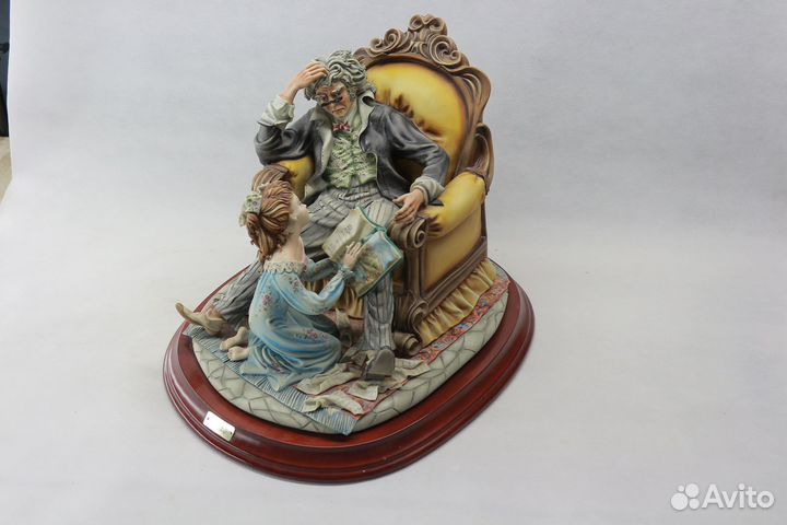 Статуэтка из фарфора Профессор с внучкой Capodimon