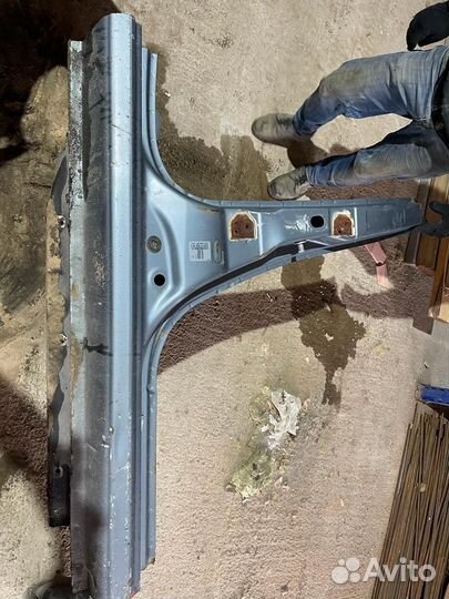 Центральная стойка-средняя часть пола Renault