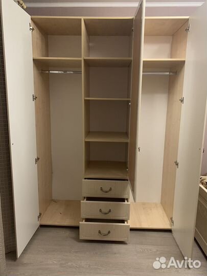 Шкаф, кровать и тумба