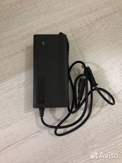 Зарядное устройсво для самоката kugo