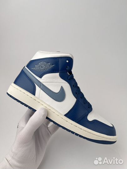 Кроссовки Air Jordan 1 Mid Wmns French Blue