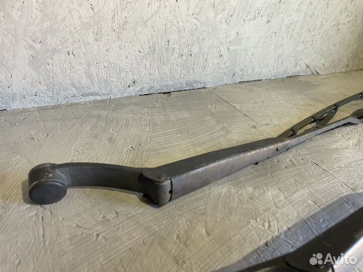 Поводок стеклоочистителя Лада Калина Гранта