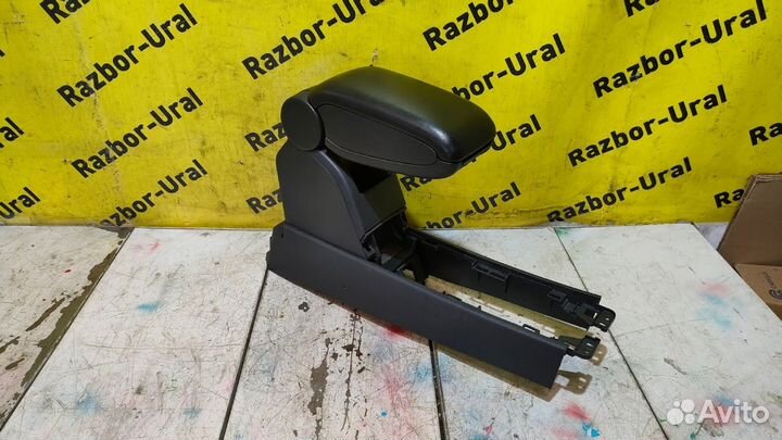 Подлокотник в сборе Ниссан Тиида C11