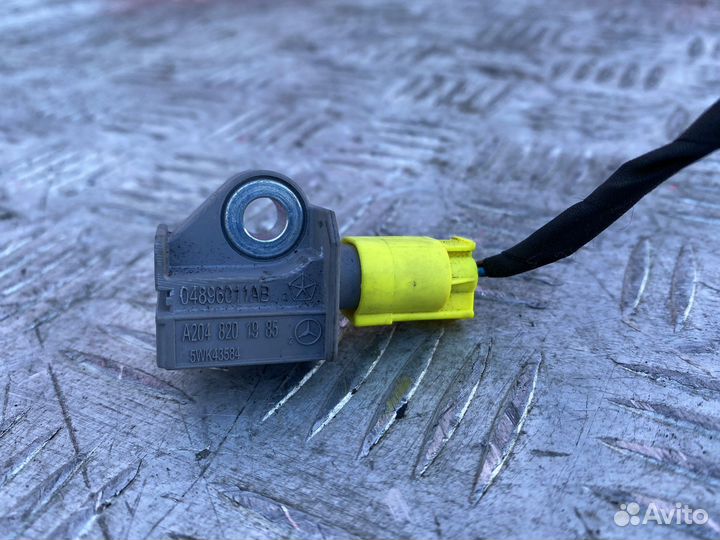 Датчик удара Mercedes W204