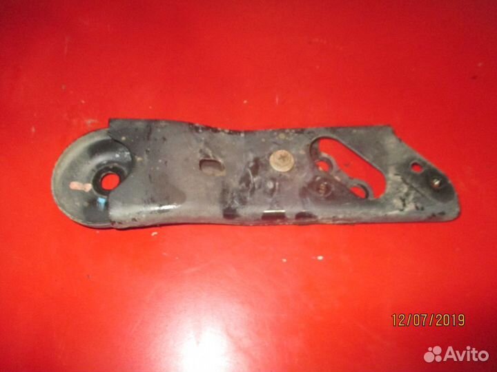 Кронштейн подрамника правый Subaru Forester (S13)