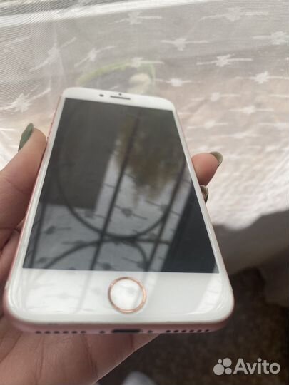 Телефон iPhone 7