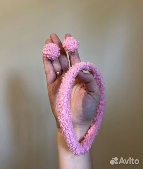 Заколки с вышивкой ручной работы