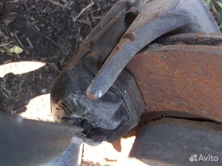 Суппорт передний левый фольксваген golf +