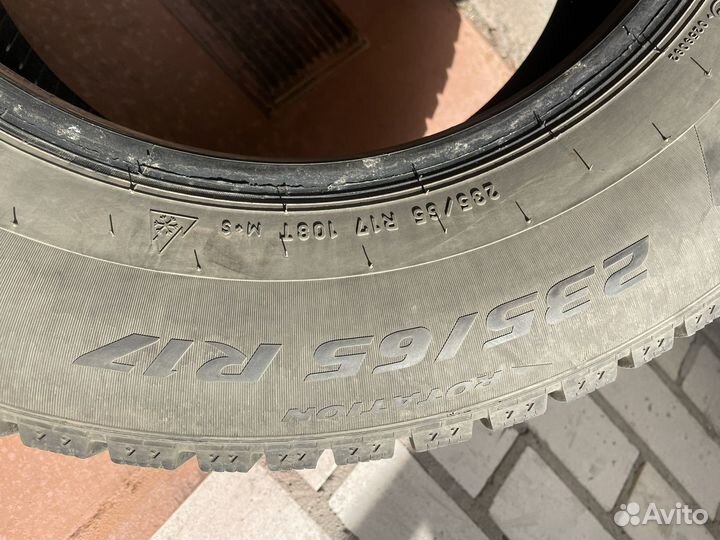 Pirelli Ice Zero FR 235/65 R17