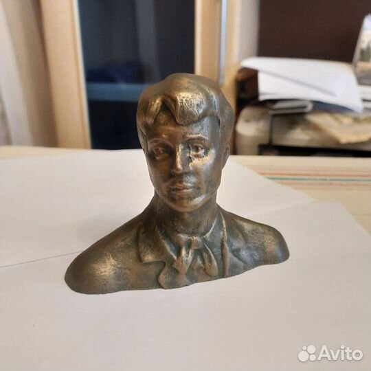 Бюст Есенина