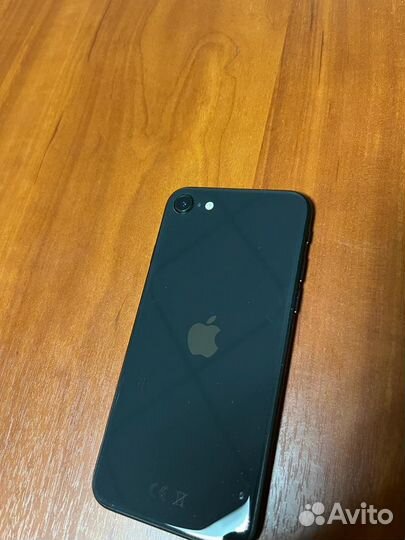 Телефон iPhone SE 2020