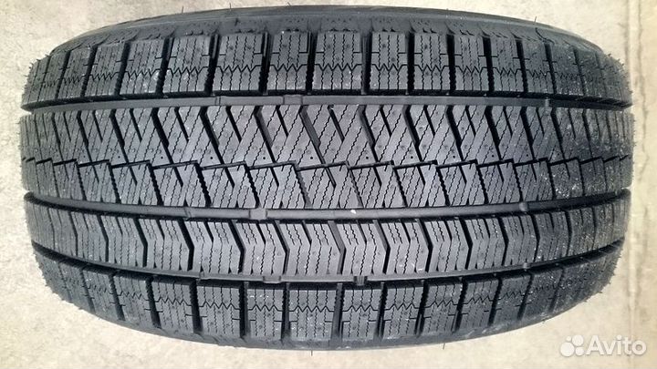 Bridgestone Blizzak Ice 215/60 R16 99T