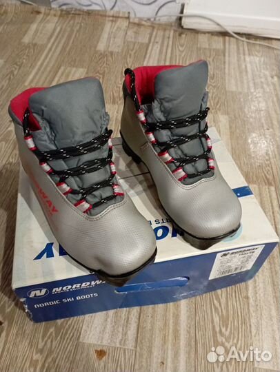 Лыжные ботинки