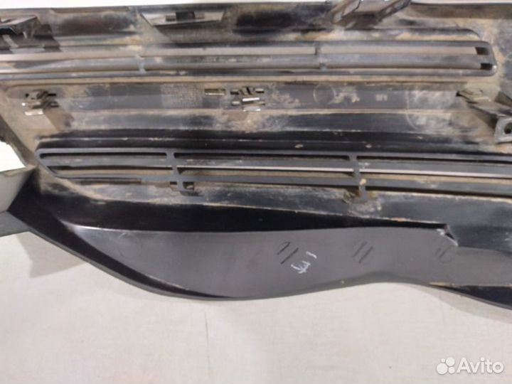 Решетка радиатора передняя левая Nissan Micra K12