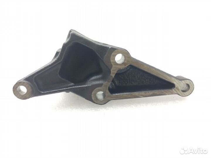 Кронштейн двигателя правый Toyota Wish ZNE10G 1.8