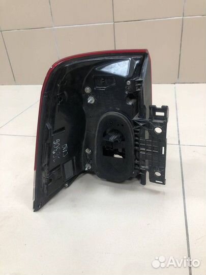 Фонарь наружный правый Toyota Land Cruiser