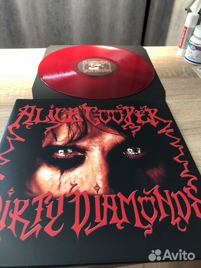 Alica Cooper Dirty Diamonds 2011 England