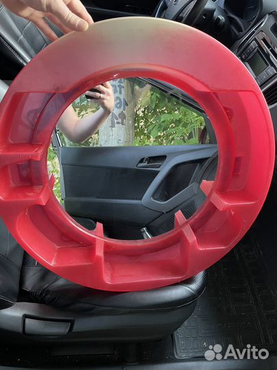 Зеркало в ванную с полочкой