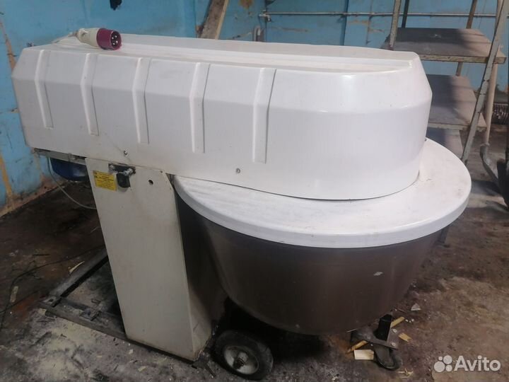 Тестомесильная машина 140 л