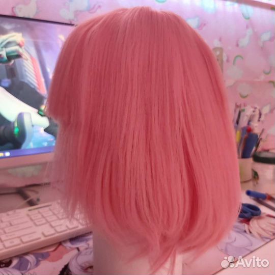 Короткий розовый парик для косплея