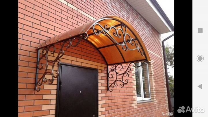 Козырек над крыльцом