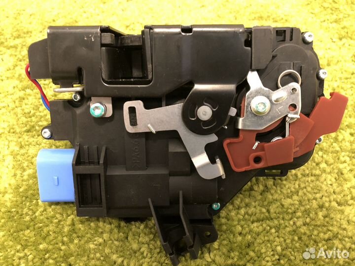 Замок двери передней левой Audi A8 2003-07, новый