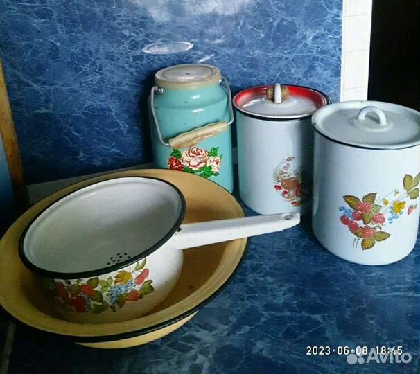 Кастрюли, тазы, ванна, бидончики