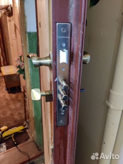 Вскрытие замков, автомобилей, замена замков