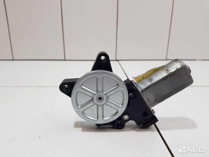 Моторчик стеклоподъемника задний левый