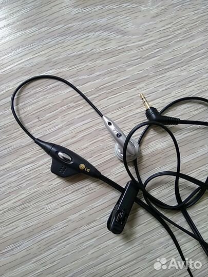 Проводная гарнитура и наушники samsung и LG