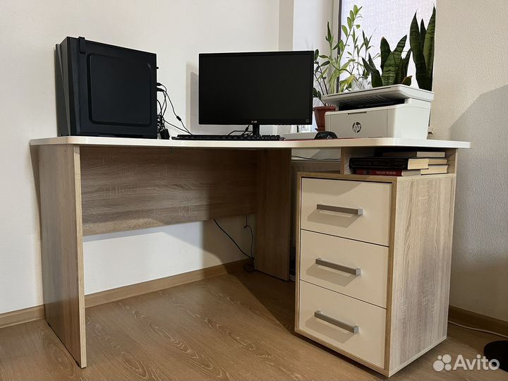 Компьютерный стол