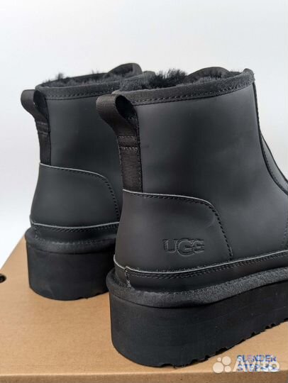 На платформе Ugg Neumel Platform Zip Ultra Matte B