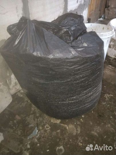 Опилки в мешках