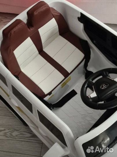 Детский электромобиль toyota land Cruise 200