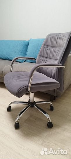 Офисное кресло
