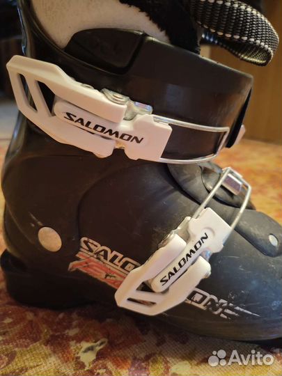 Горнолыжные ботинки, лыжи, палки, шлем