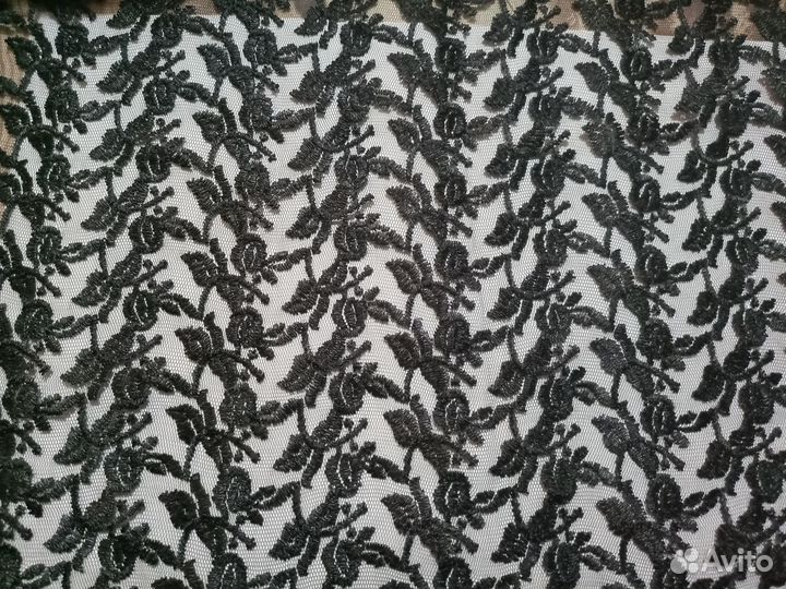 Отрез ткани гипюр
