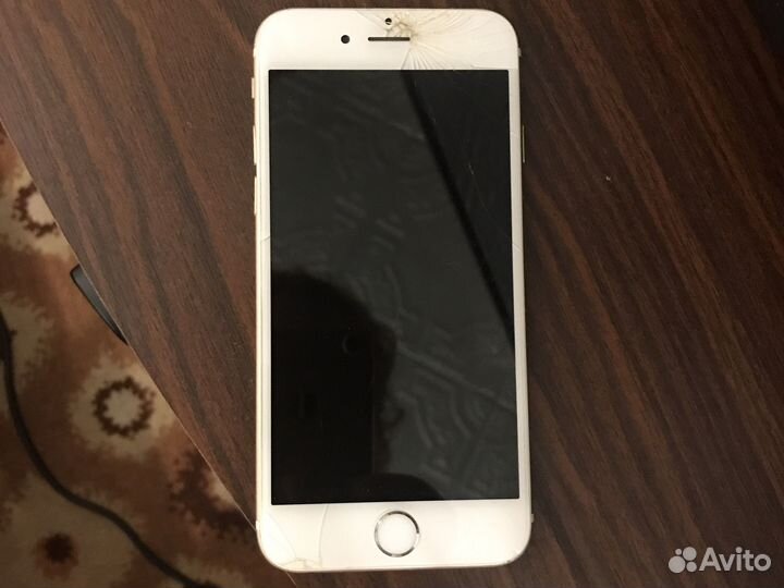 Телефон iPhone 6
