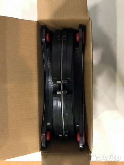 Колодки тормозные передние под серебристый суппорт