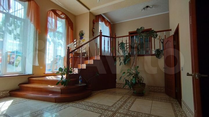 Коттедж 733 м² на участке 25 сот.