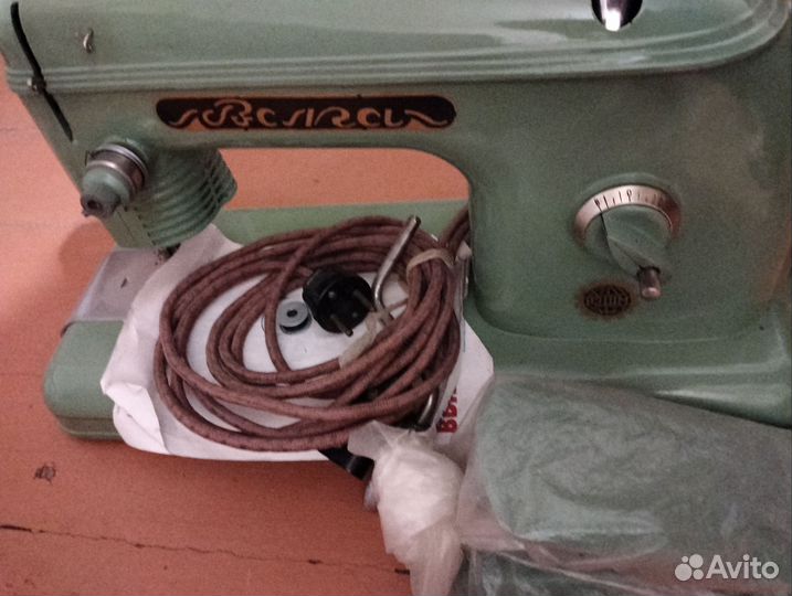 Швейная машина Волга